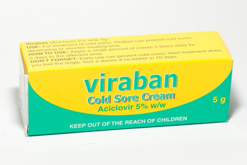 can you use acyclovir ointment for cold sores